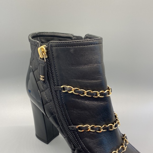CHANEL Interlocking CC Logo Boots Authentic - Picture 12 of 16